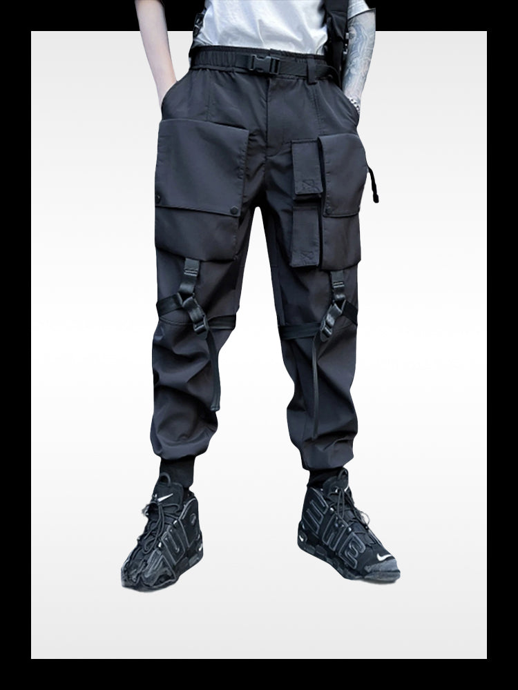 Pantalón techwear con tirantes