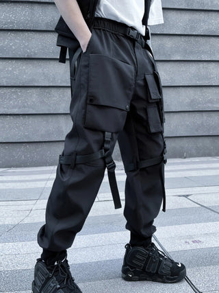 Pantalón techwear con tirantes