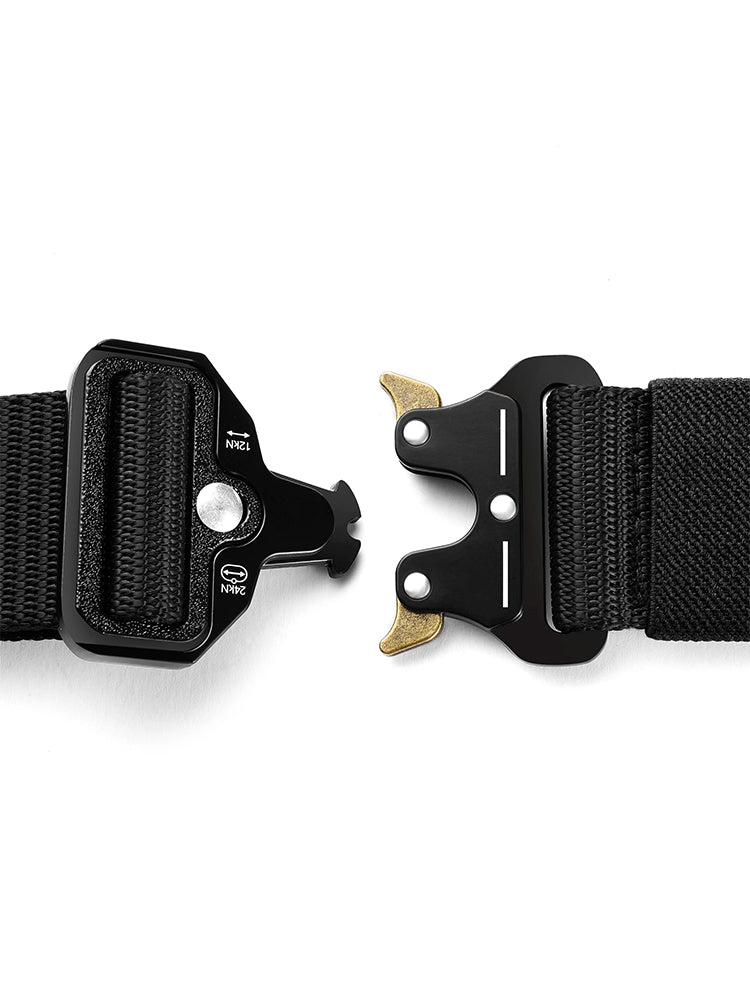 Ropa técnica con cinturón cobra