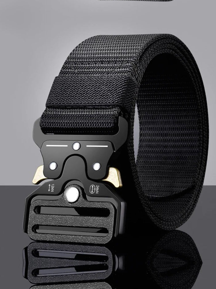 Ropa técnica con cinturón cobra