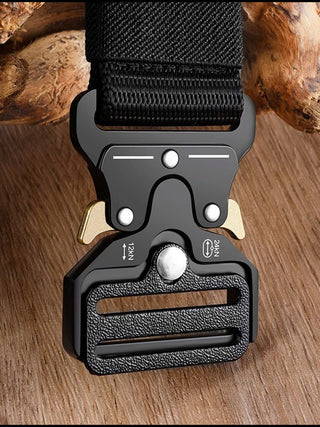 Ropa técnica con cinturón cobra